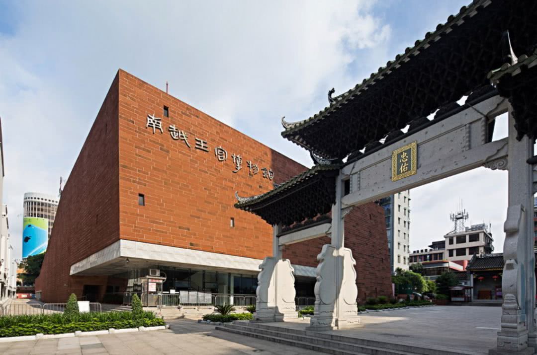 南越王宮博物館紅砂巖幕墻清洗工程