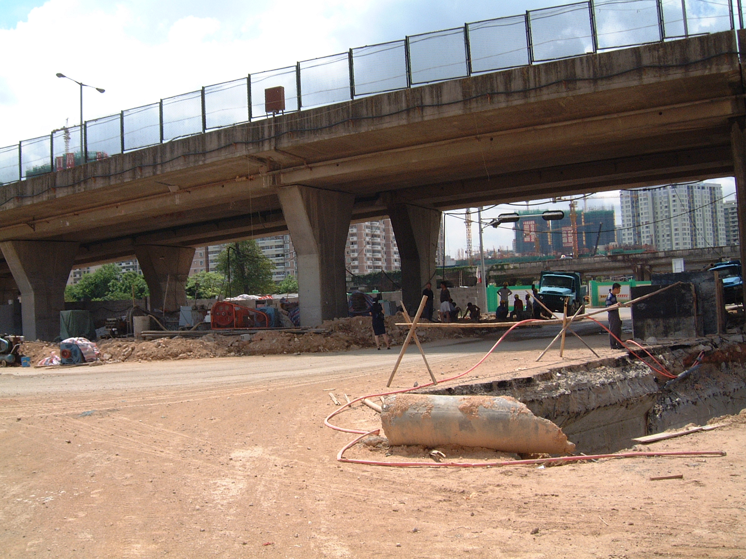 深圳地鐵3C標大型樁基托換工程